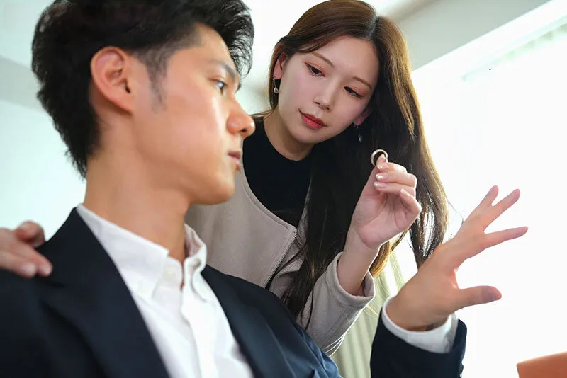 Bà xã đi đi giã ngoại, người chồng ở nhà bị nhỏ em người vợ gạ xxx không trượt phát nào